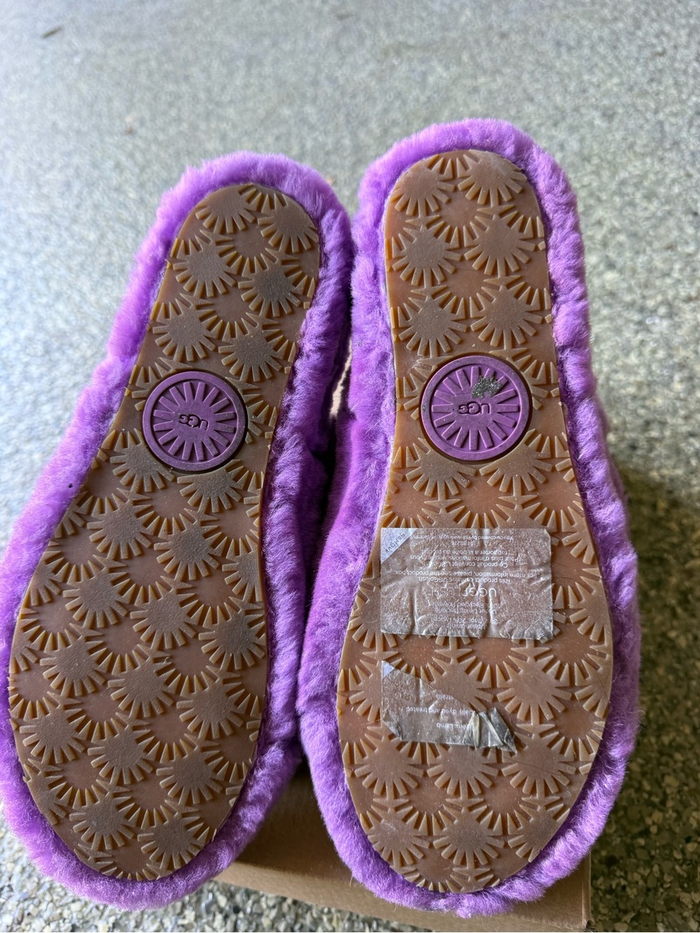 UGG - Picture 3 of 4
